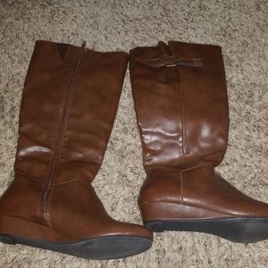 Boots with wedge heel